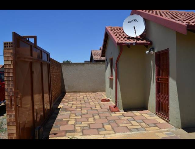 2 BEDROOM PROPERTY TO RENT IN PROTEA GLEN EXT